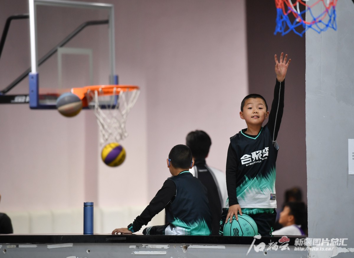 青少年篮球爱好者如何提高接球技巧?_0